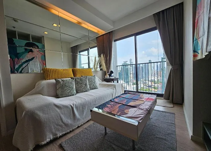 Apartment 1br At Thonglor Bts Overlooking With Workspace Bangkok